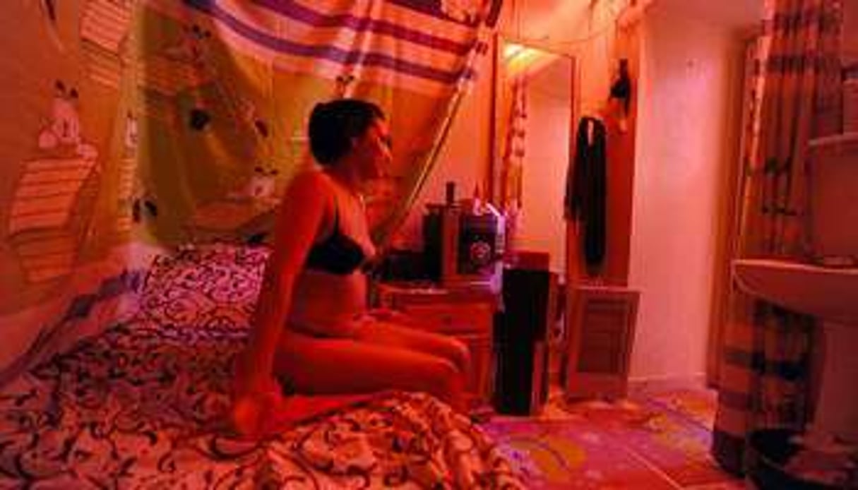 La prostitution est souvent loin du schéma de la jeune fille rurale vendant son corps pour survivre © AFP