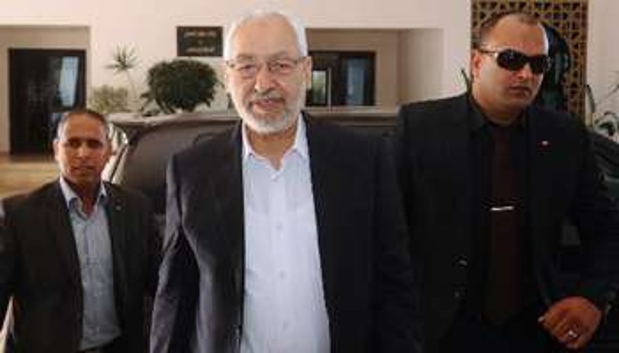 Le leader du parti islamiste Ennahda, Rached Ghannouchi (c), le 18 octobre 2013 à Tunis. © Fethi Belaïd/AFP