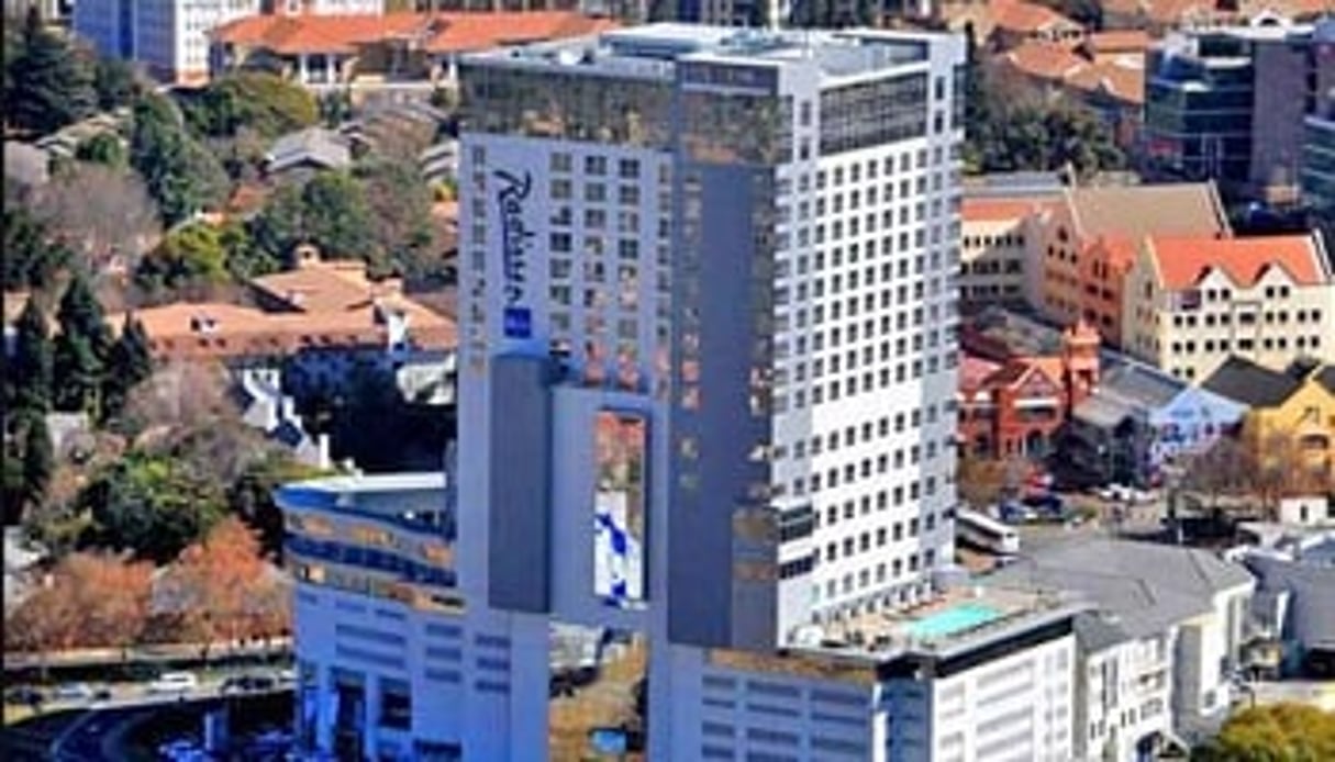 Le Radisson Blu Hotel à Johannesbourg. En Afrique, le groupe exploite et assure la promotion immobilière de 51 hôtels. DR