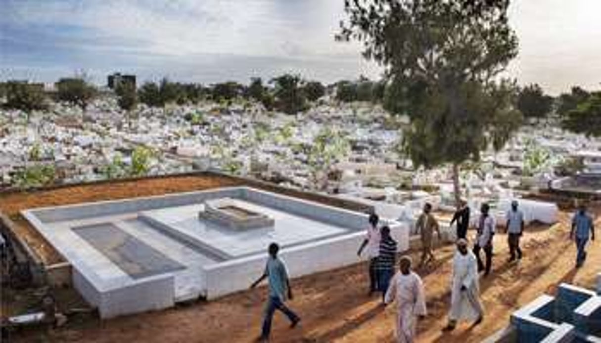 La tombe provisoire d’Ahmadou Ahidjo, dans le cimetière de Yoff, à Dakar. © Romain Laurendeau pour J.A.