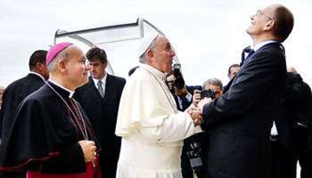 Enrico Letta avec le pape François, à Assise, le 4 octobre. © Filippo Monteforte/AP/Sipa