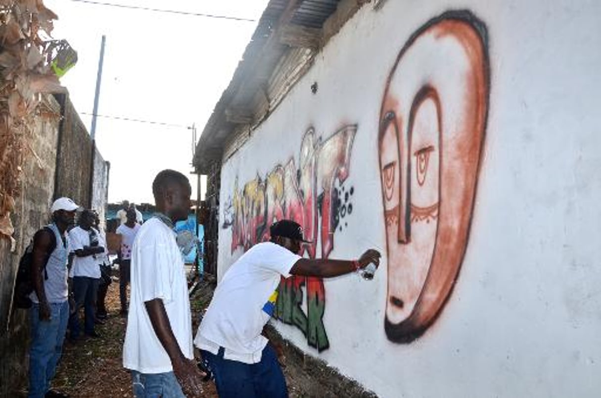 Gabon: à Libreville, la bombe de peinture comme arme contre l’insalubrité © AFP