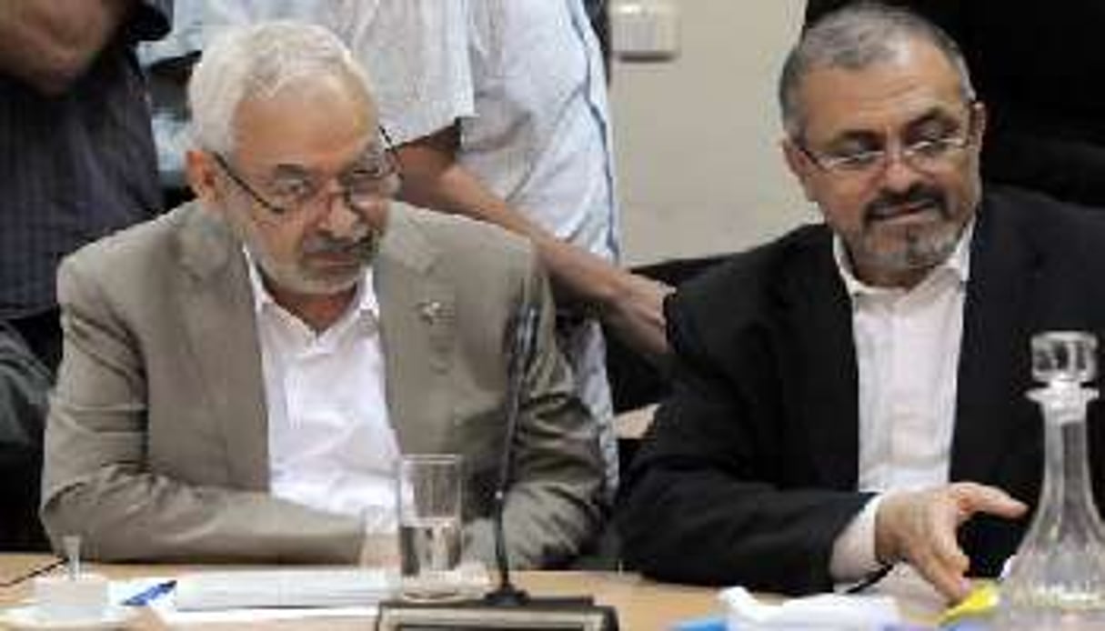Rached Ghannouchi et Ameur Larayedh le 25 octobre 2013 à Tunis. © AFP