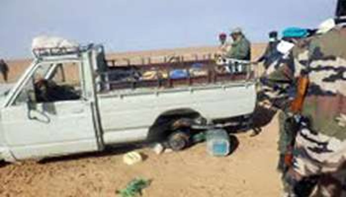 Un des véhicules transportant les 92 migrants morts de soif dans le désert du Niger. © AFP