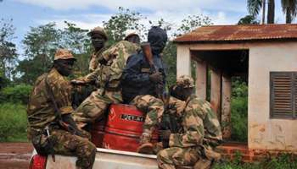 D’anciens rebelles de la Séléka à Bangassou, le 8 octobre 2013. © AFP