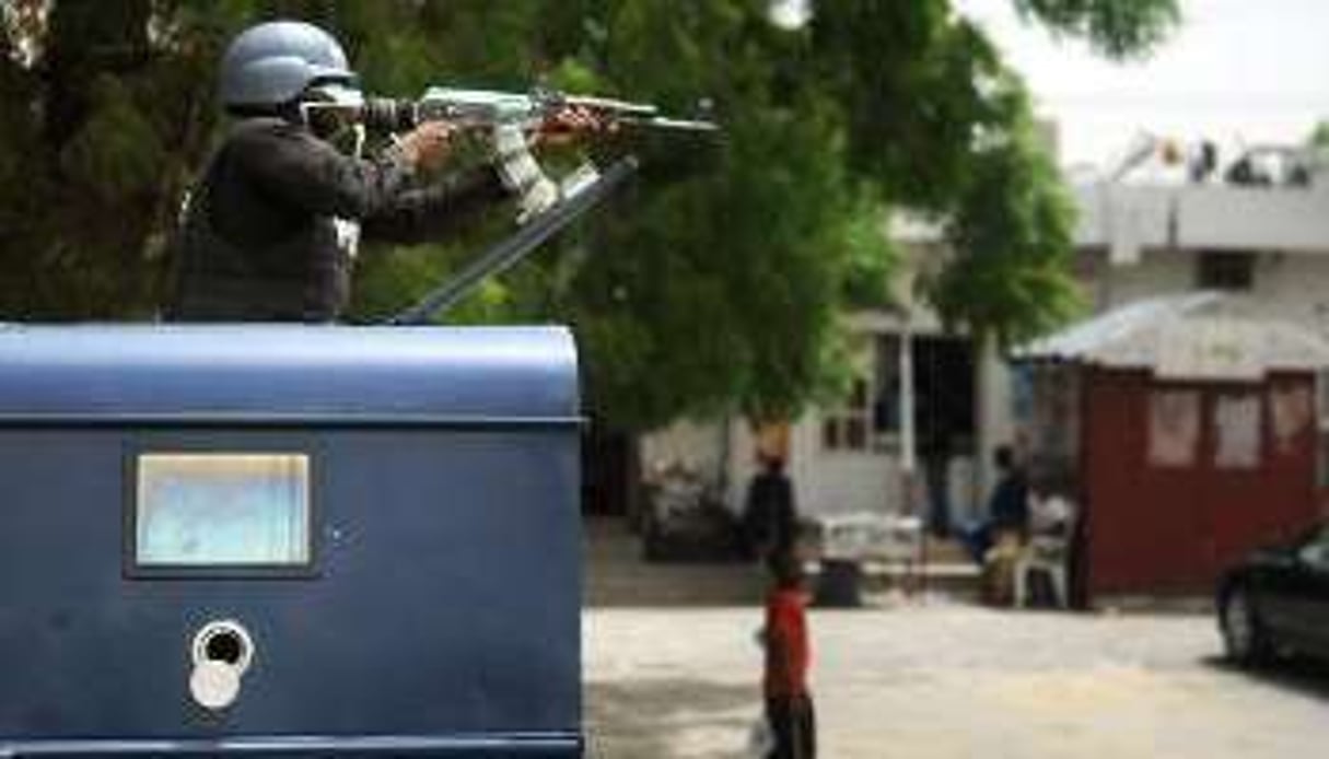 Des policiens nigérians, le 5 juin 2013. © AFP