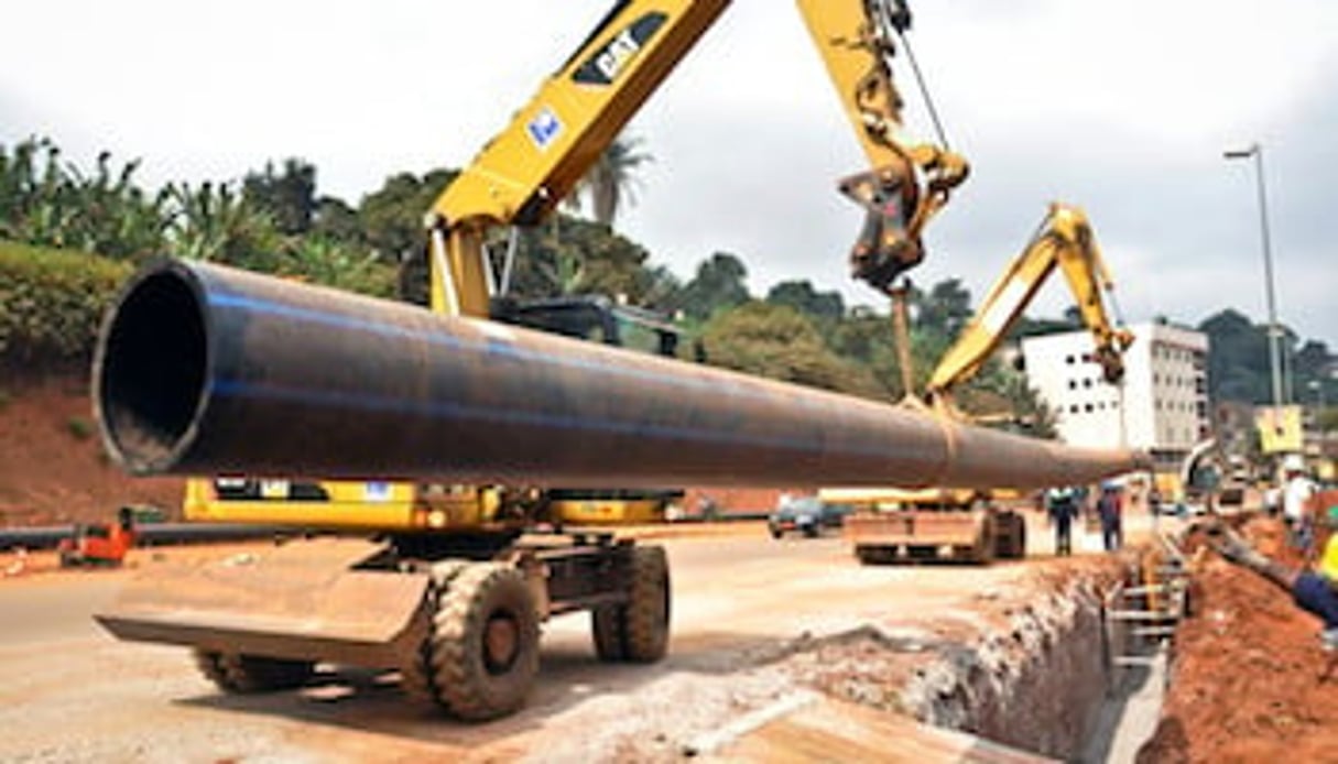 129 millions d’euros serviront à financer l’alimentation en eau potable de quatre villes camerounaises. © Jean-Pierre Kepseu/JA