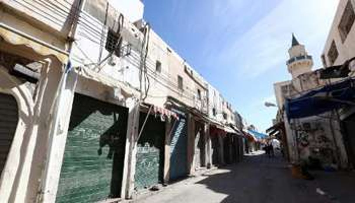 Des boutiques sont fermées à Tripoli le 17 novembre 2013 à l’occasion d’une grève générale. © AFP