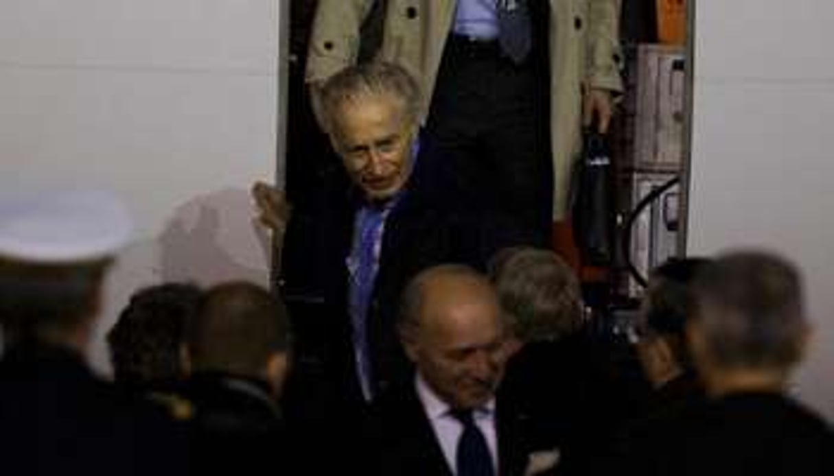 Le retour de l’ex-otage Francis Collomp en France, le 18 novembre 2013. © AFP