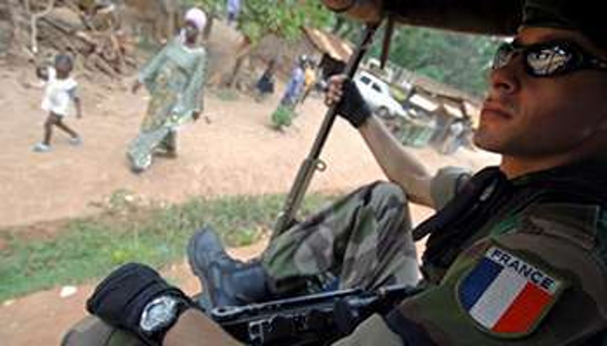 Un légionnaire français en patrouille à Bangui, en juillet 2007. © AFP