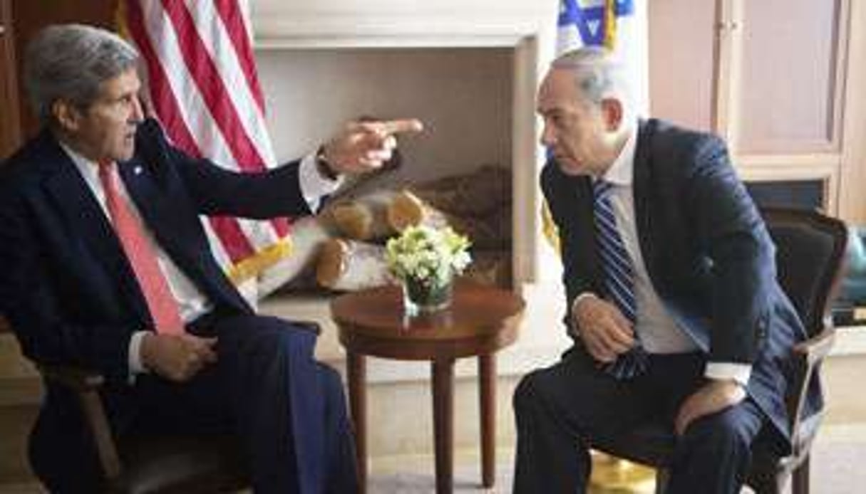 John Kerry (à g.) et Benyamin Netanyahou, le 6 novembre, à Jérusalem. © Heidi Levine/Newscom/Sipa