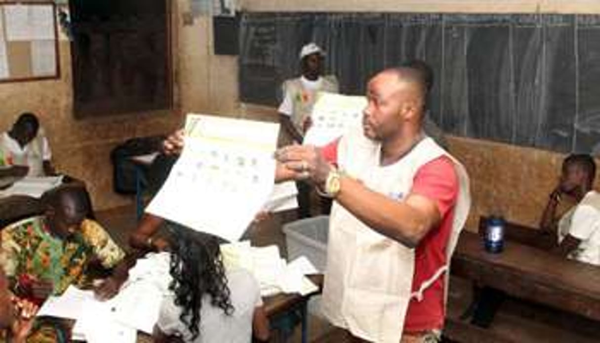 Un bureau de vote le 24 novembre 2013 à Bamako. © AFP