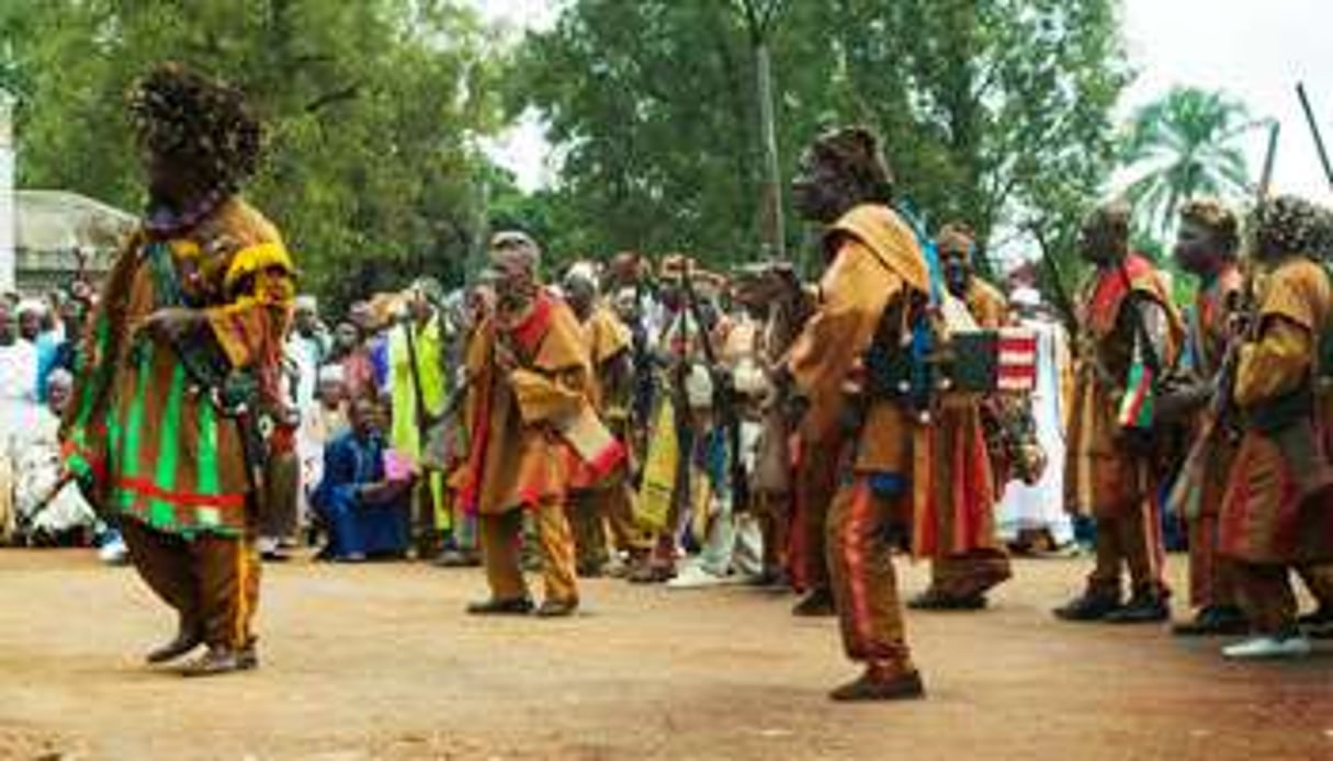 Même lors des fêtes traditionnelles, les habitants sont sommés de choisir leur camp. © Menoba Abel Aimé pour J.A.