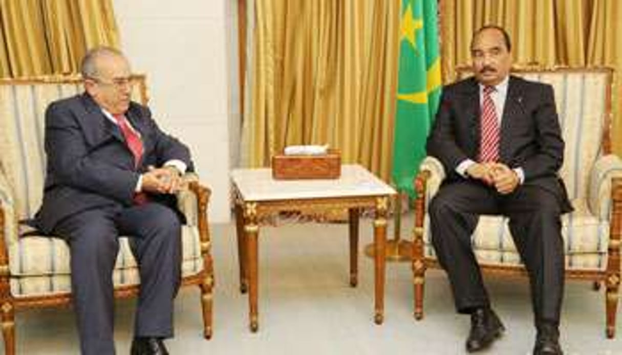 Ramtane Lamamra, ministre algérien des Affaires étrangères, reçu par Mohamed Ould Abdelaziz. © AMI