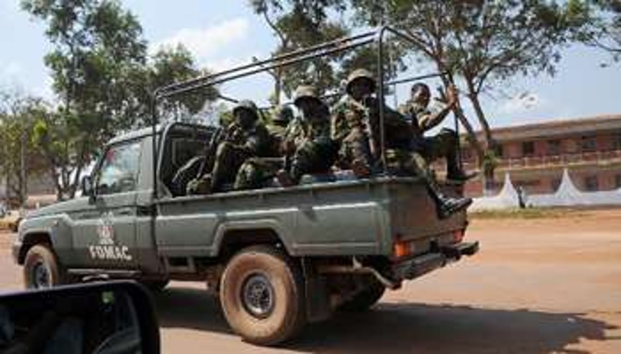 Patrouille de la force multinationale de l’Afrique centrale (Fomac) dans Bangui. © AFP