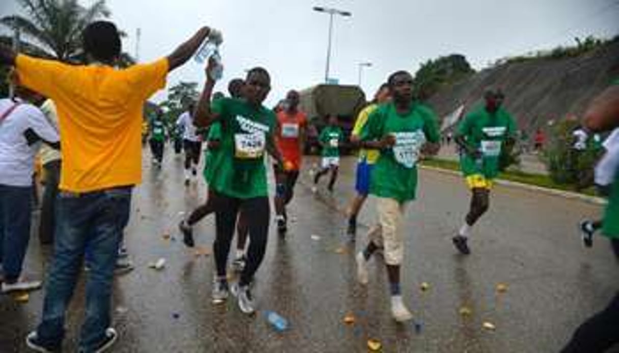 Des participants au marathon du Gabon, à Libreville le 1er décembre 2013. © AFP