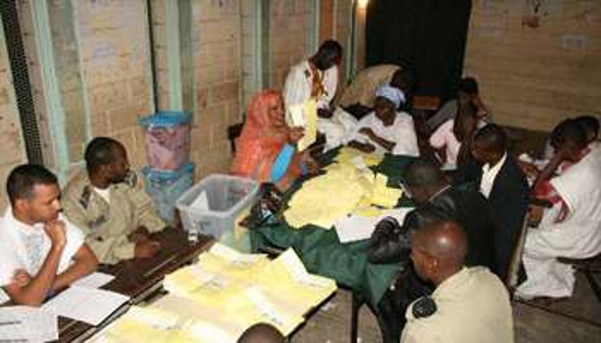 Un bureau de vote à Nouakchott le 23 novembre. © AFP