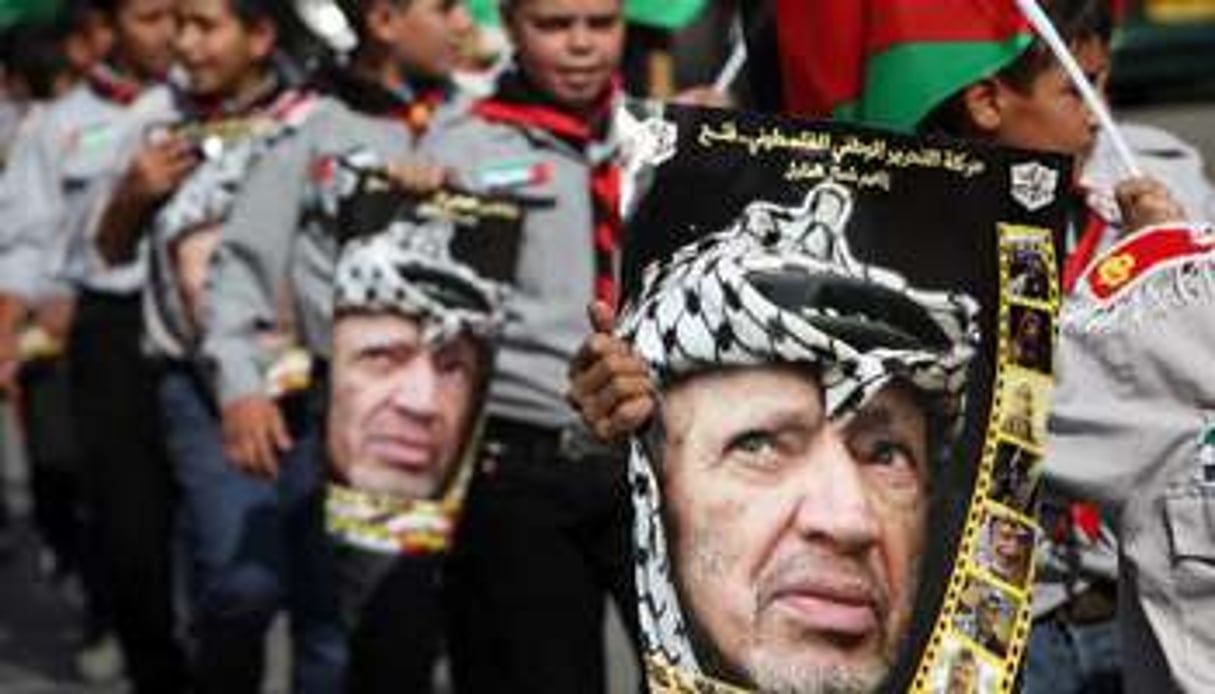 Une marche célébrant le 9e anniversaire de sa mort, le 11 novembre 2013 à Hebron. © AFP