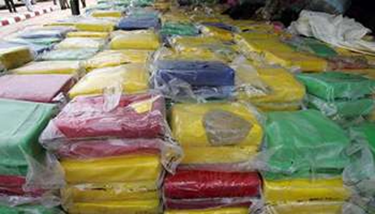 Des paquets de cocaïne saisis, photographiés le 2 août 2007 à Dakar. © AFP