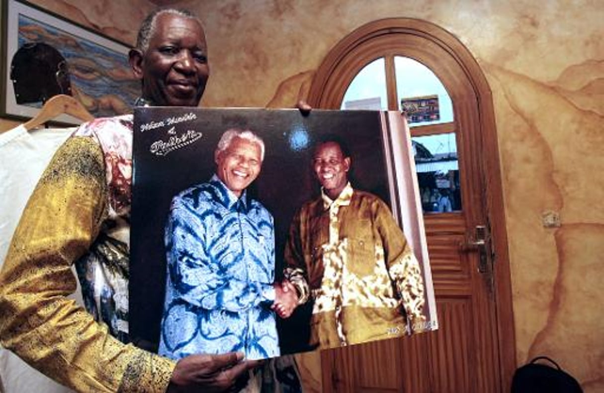Les chemises « Mandela », colorées et imprimées de motifs peu protocolaires © AFP