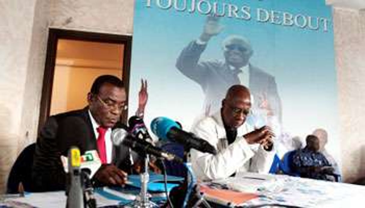 Pascal Affi N’Guessan et Laurent Akoun, respectivement président et secrétaire général du FPI. © Herve Sevi/AFP