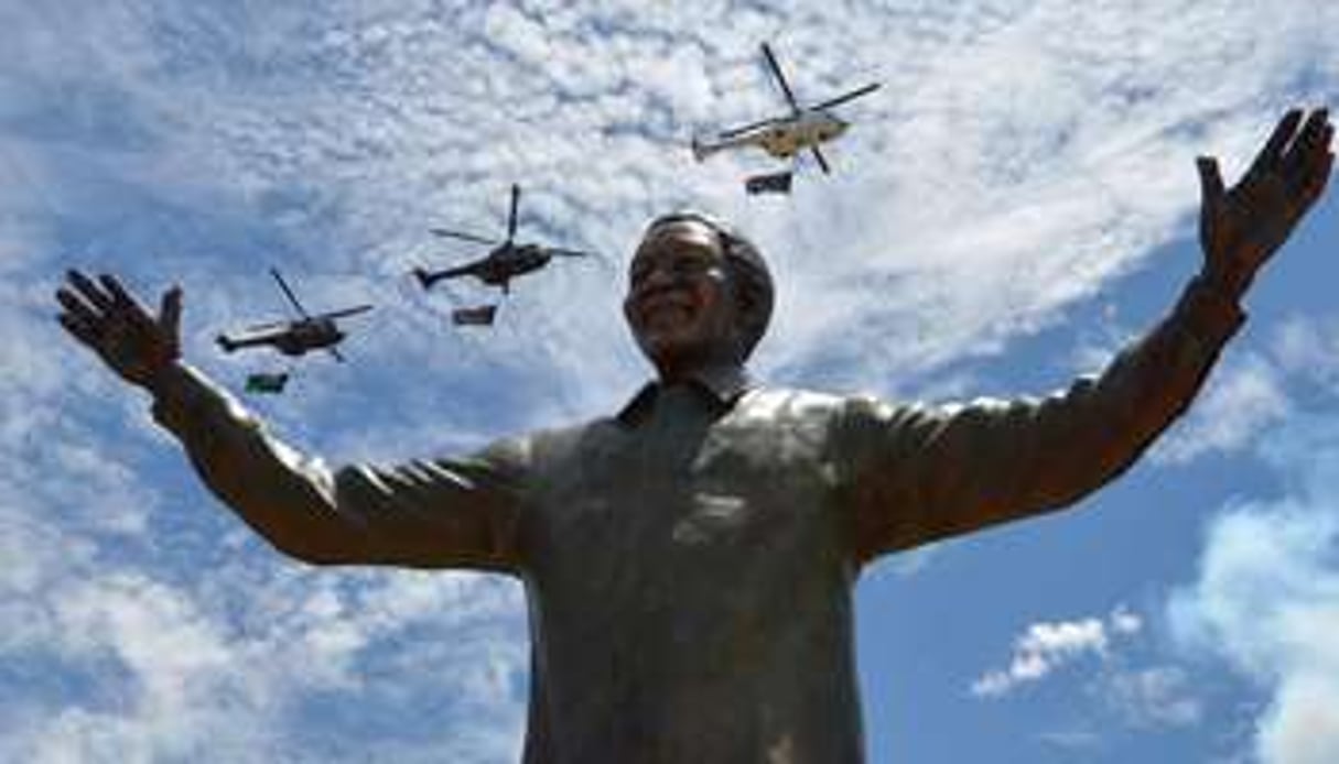 La statue de Mandela inaugurée à Pretoria le 16 décembre. © AFP