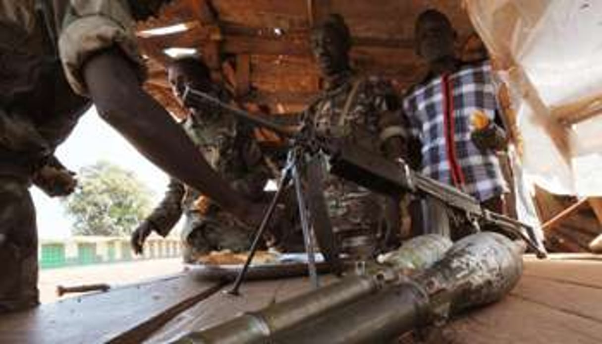 Des hommes armés de l’ex-Séléka, le 7 décembre, à Bangui. © AFP