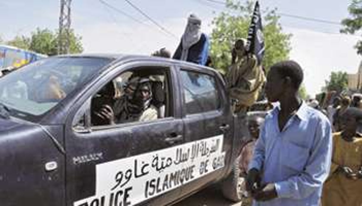 Lors d’une patrouille de la police islamique à Gao, en juillet 2012. © AFP