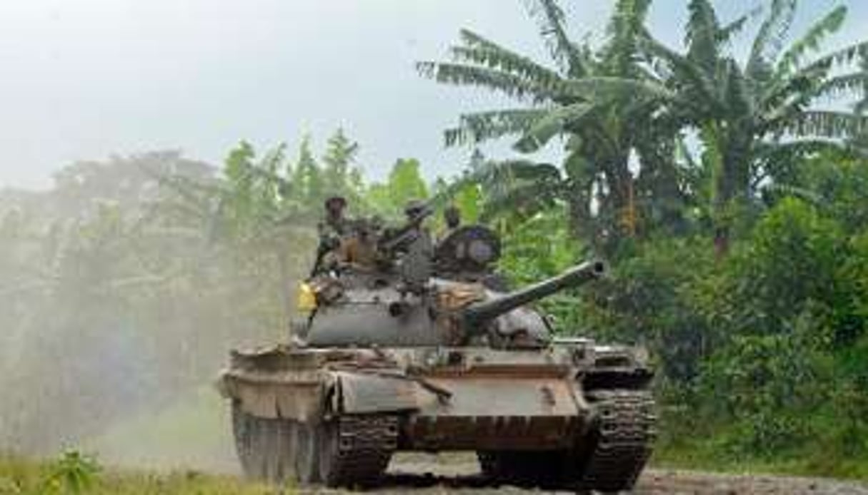 Un blindé des FARDC, près de la frontière avec l’Ouganda, le 31 octobre 2013. © Junior D. Kannah