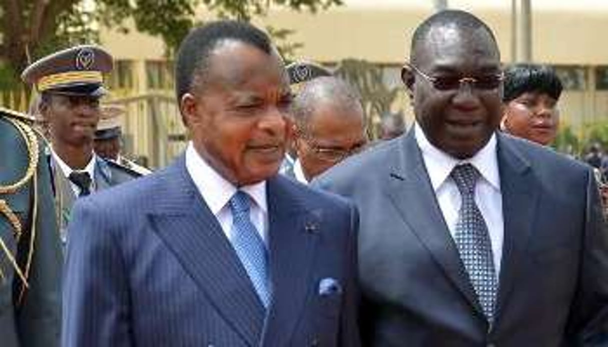 Le président congolais Denis Sassou Nguesso (c) et le président centrafricain Michel Djotodia. © AFP