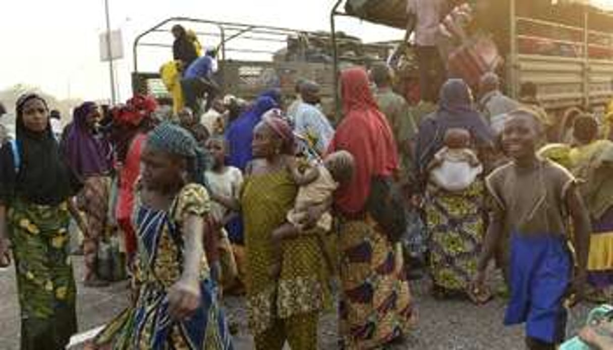 Des immigrés de la communauté nigérianne arrivent à l’aéroport de Bangui. © AFP