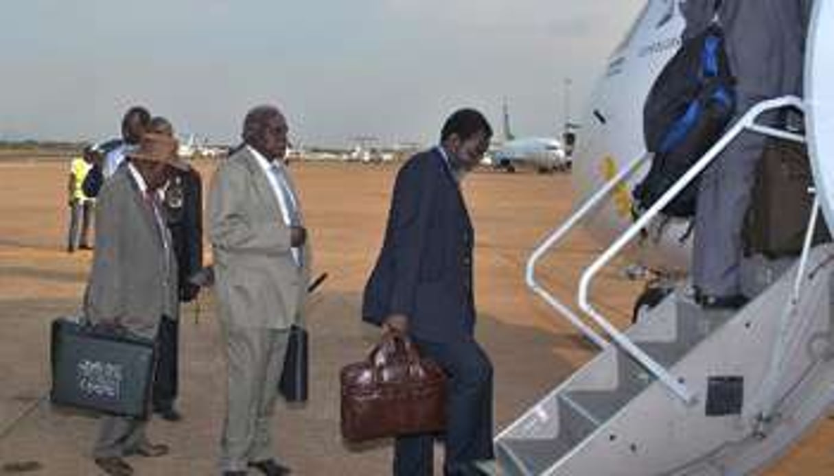 La délégation du gouvernement du Soudan du Sud, le 2 janvier à l’aéroport de Djouba. © AFP