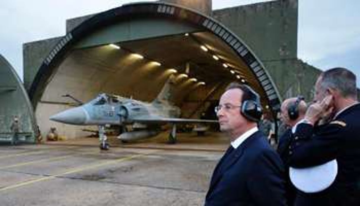 Le président François Hollande lors d’une visite à la base aérienne de Creil, le 8 janvier 2014. © AFP