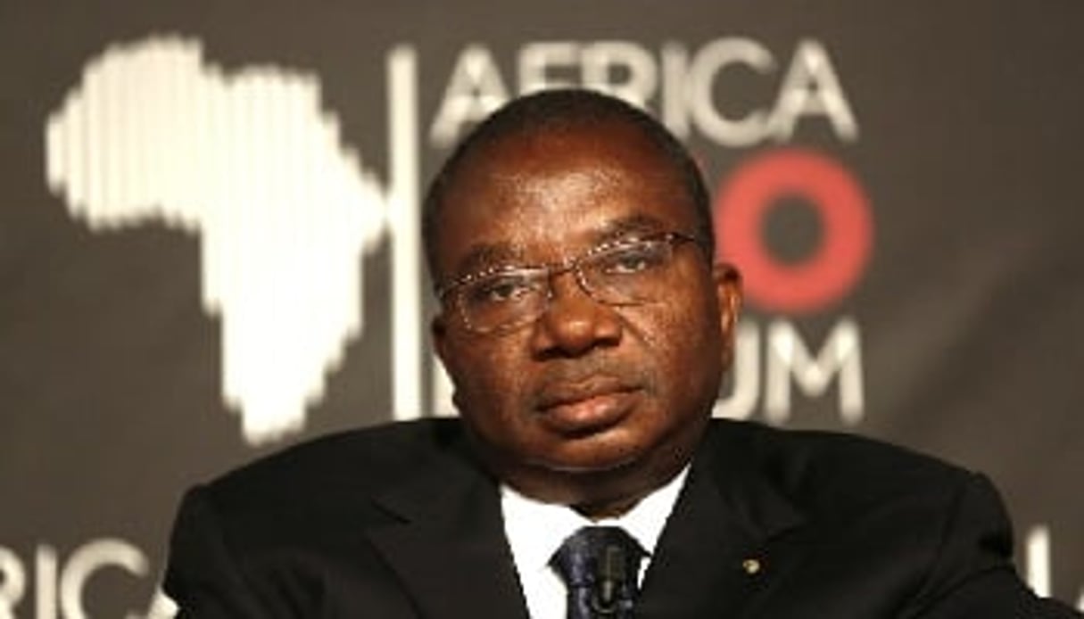 Lucien Bembamba, ministre de l’économie du Burkina Faso, annonce une nouvelle taxe pour les compagnies télécoms dans la loi des finances 2014