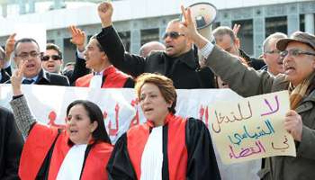 Manifestation de magistrats, le 15 janvier 2014 à Tunis. © AFP