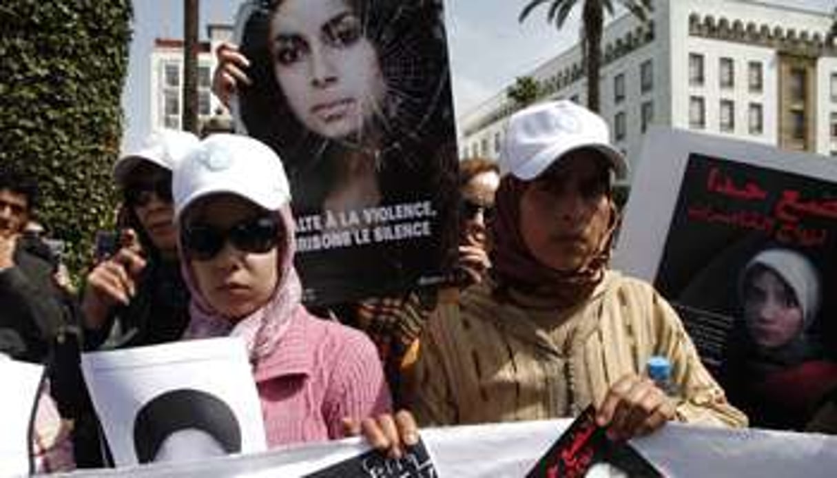 Manifestation le 17 mars 2012 à Rabat pour dénoncer la mort d’Amina Al-Filali. © Reuters