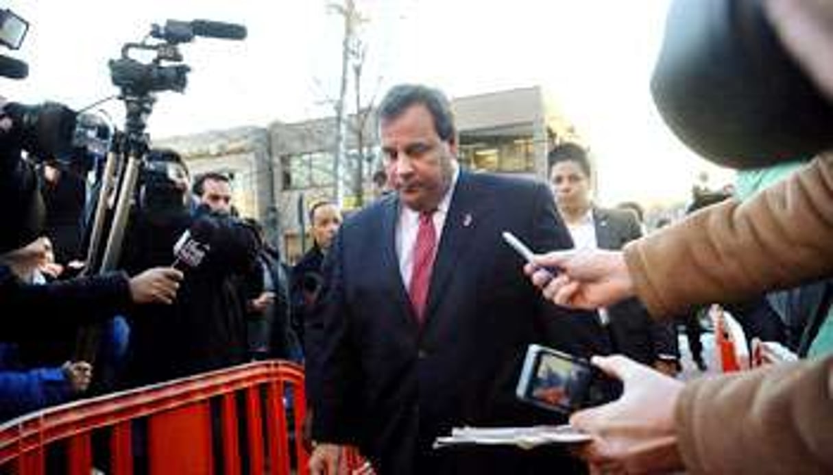 Le 8 janvier, le gouverneur Christie présente ses excuses au maire de Fory Lee. © Spencer Platt/AFP