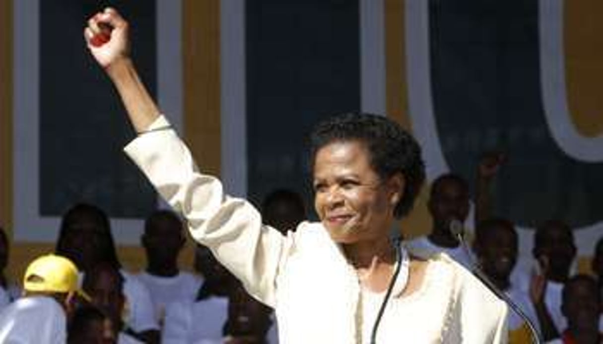 Mamphela Ramphele, le 22 juin 2013, à Pretoria, pour le lancement de son parti Agang. © Mike Hutchings/Reuters