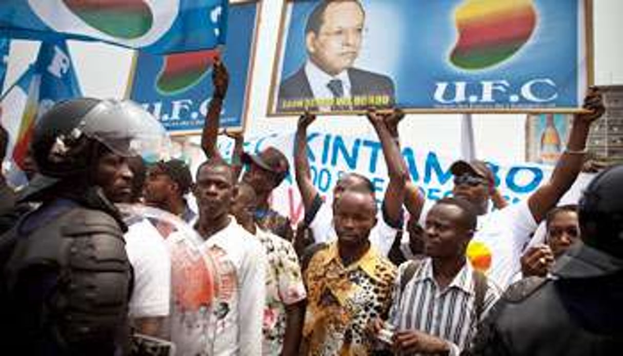 Les partisans de Léon Kengo wa Dondo lors de la présidentielle de 2011. © Gwenn Dubourtoumieu pour J.A.