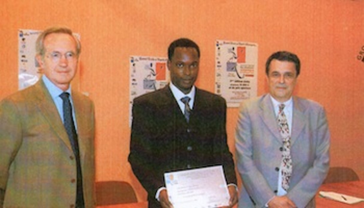 Kéba Diop à la remise des prix Crece 2004. © DR