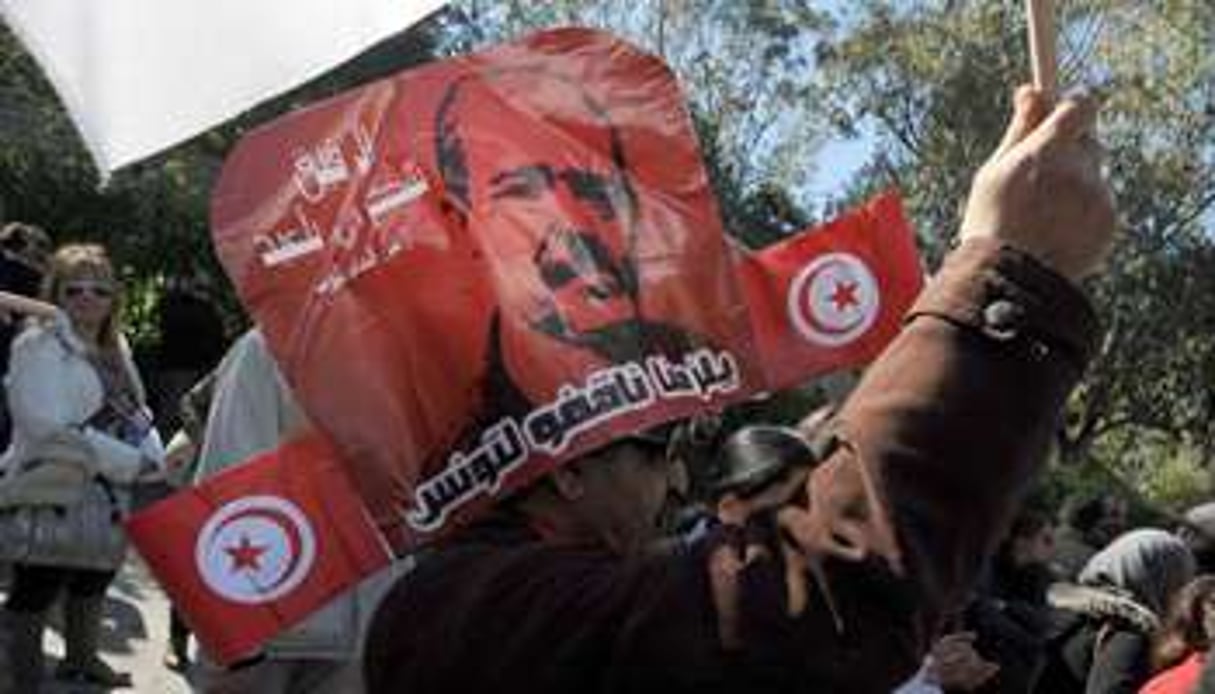 Lors d’un rassemblement en mémoire du militant d’opposition Chokri Belaid à Tunis, le 8 février. © AFP