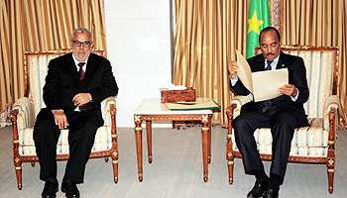 Ould Abdelaziz (à dr.) avec Abdelilah Benkirane, en avril 2013 à Nouakchott. © MAP