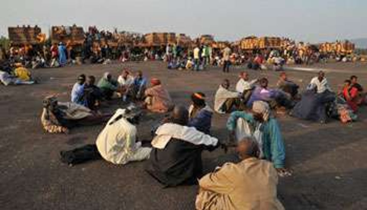 À l’aéroport de Bangui, des musulmans attendent leur évacuation au Tchad. © ISSOUF SANOGO / AFP