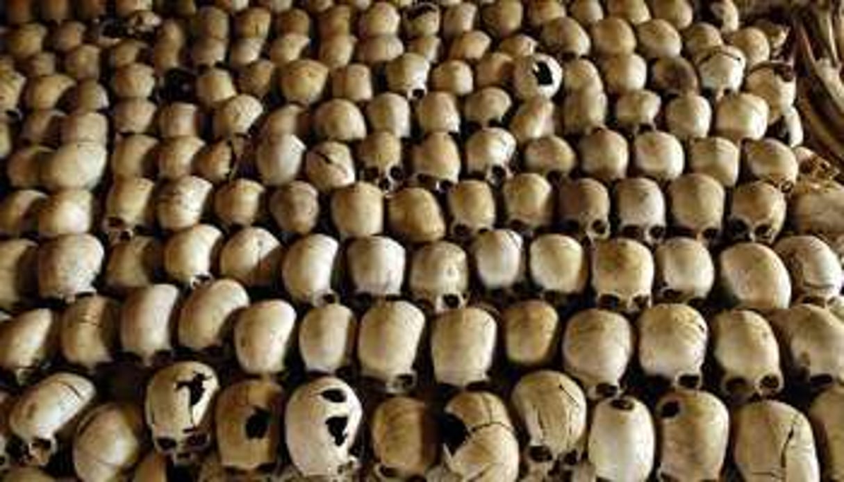 Des crânes de victimes du génocide rwandais au Mémorial de l’église de Ntarama, à Nyamata © AFP