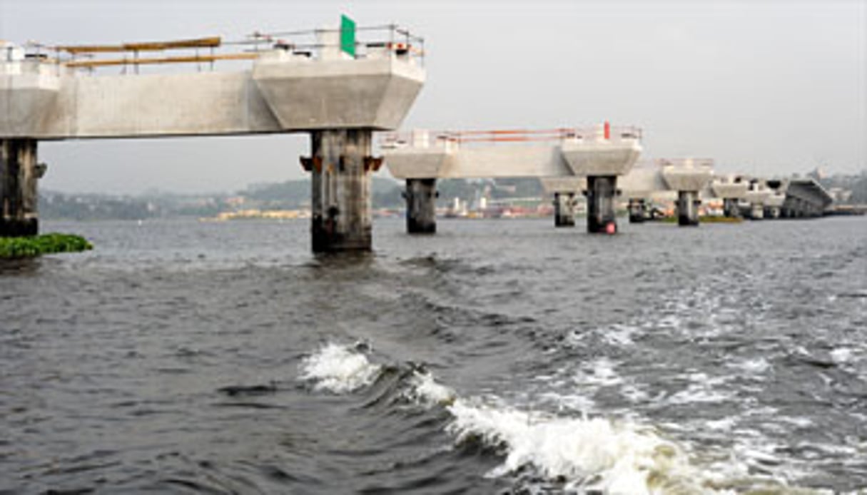 Le pont Henri Kona Bédié à Abidjan devrait accueillir 100 000 véhicules par jour. © Émilie Régnier/JA