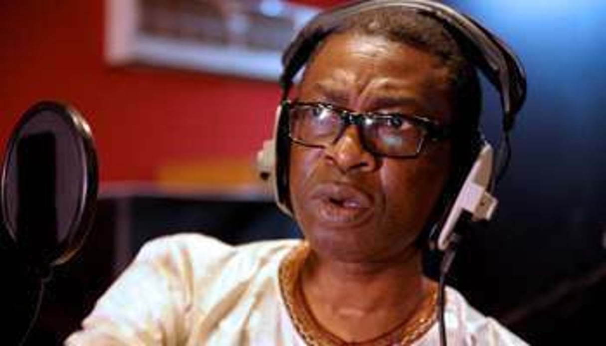 Youssou N’Dour chante « One Africa ». © AFP