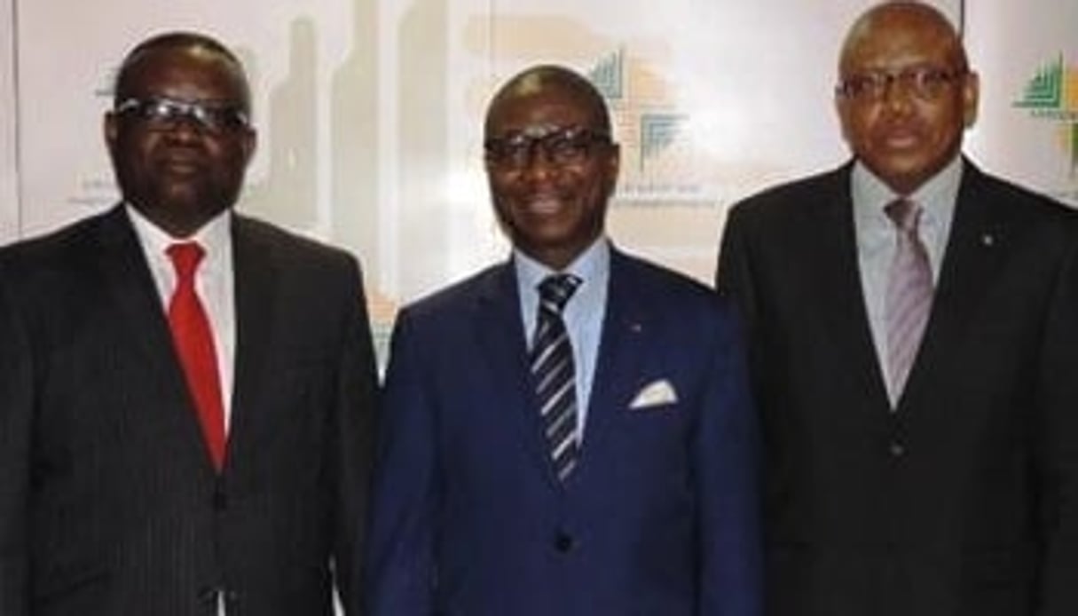 Patrice Kitebi (g), ministre en charge des Finances de la RD Congo et Jean-Louis Ekra (c), Président d’Afreximbank. © Afreximbank