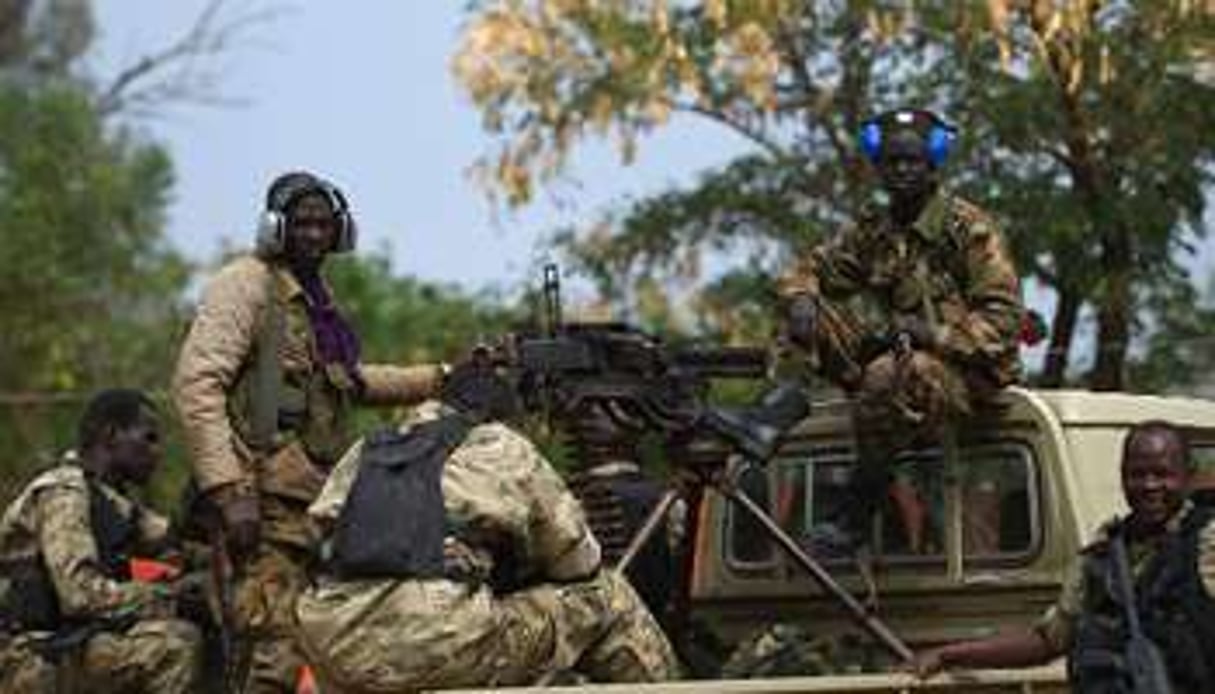 Des soldats sud-soudanais en patrouille à Malakal, le 21 janvier 2014. © AFP