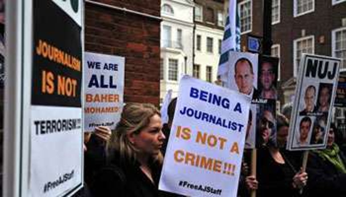 Manifestation de soutien aux journaliste à Londres devant l’ambassade égyptienne. © AFP