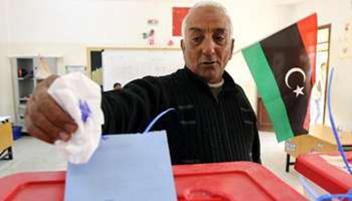 Un électeur à Benghazi, le 20 février. © AFP
